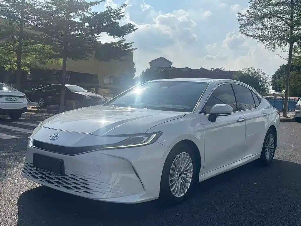 Toyota Camry — фото 2