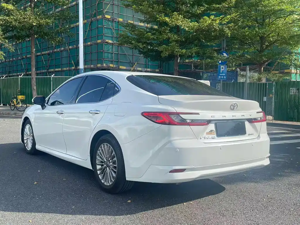 Toyota Camry — фото 3