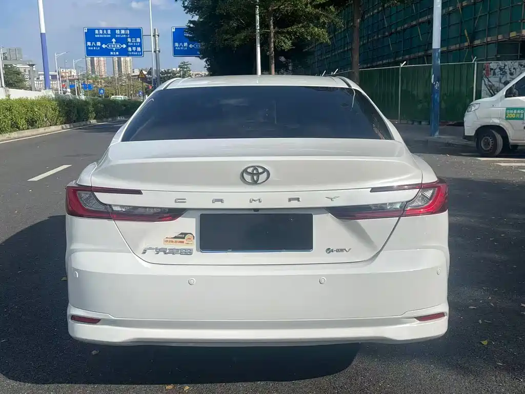 Toyota Camry — фото 4