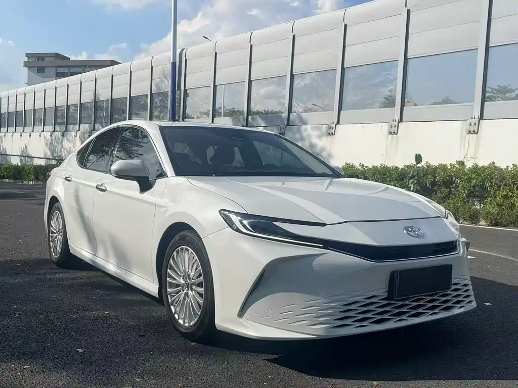 Toyota Camry — фото 6