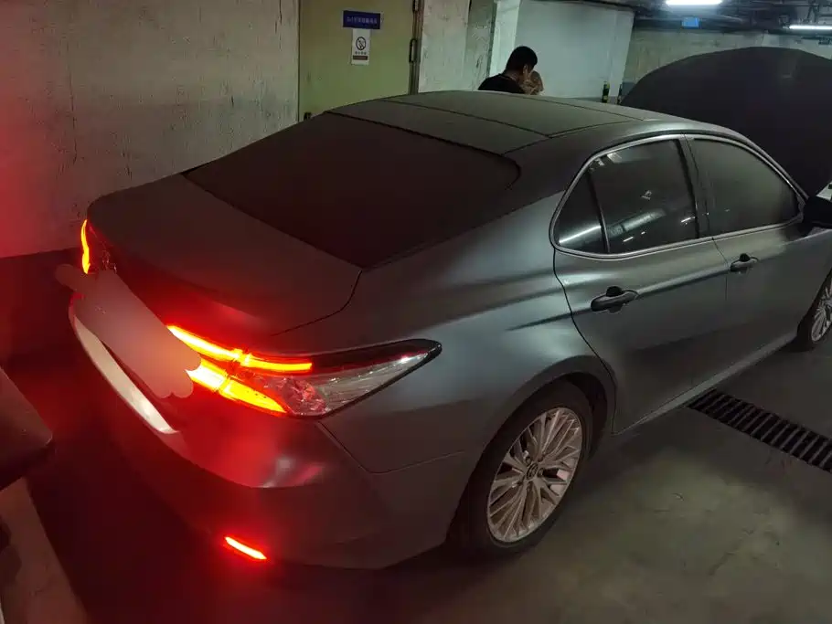 Toyota Camry — фото 3