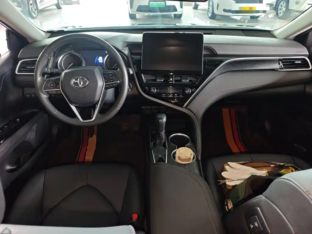 Toyota Camry — фото 10
