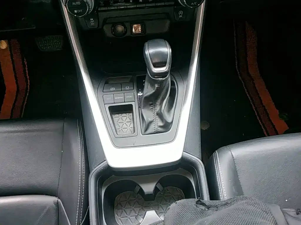 Toyota Wildlander — фото 14