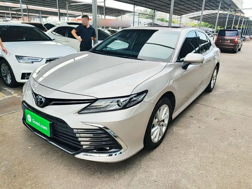 Toyota Camry — фото 2