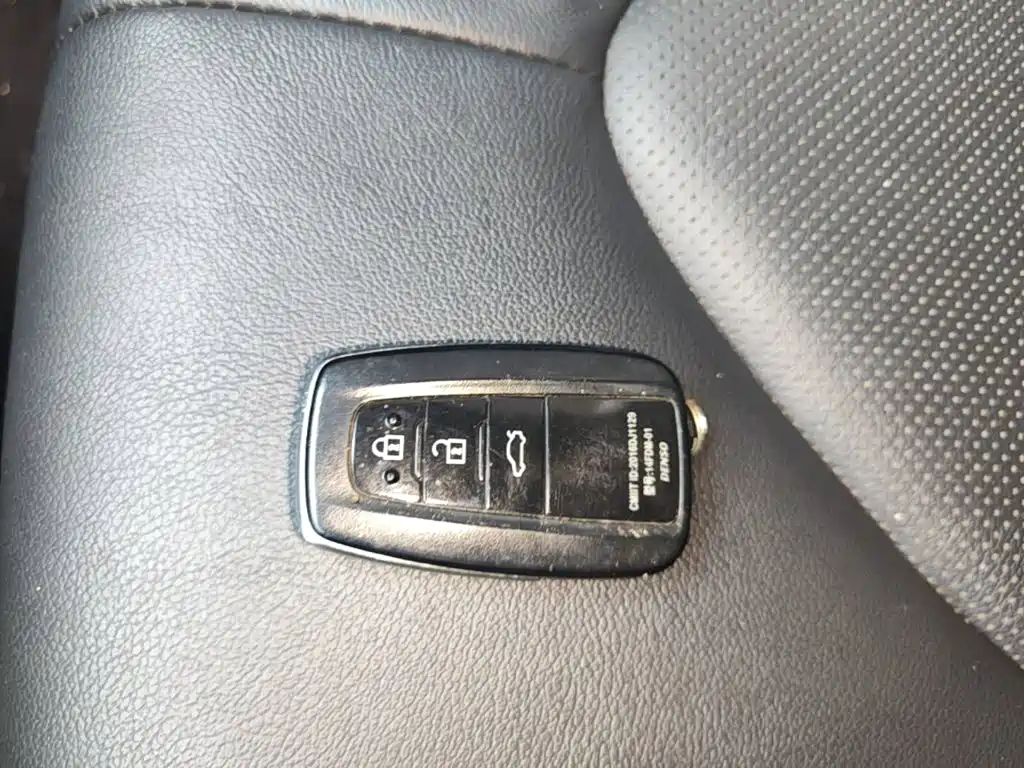 Toyota Camry — фото 9