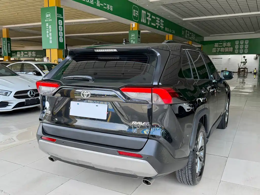 Toyota RAV4 — фото 11