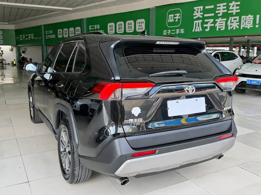 Toyota RAV4 — фото 13