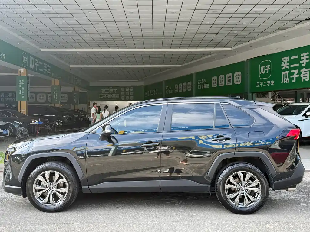 Toyota RAV4 — фото 14