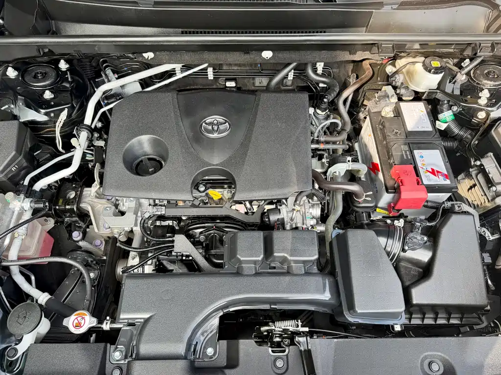 Toyota RAV4 — фото 15