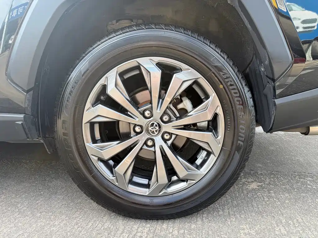 Toyota RAV4 — фото 16