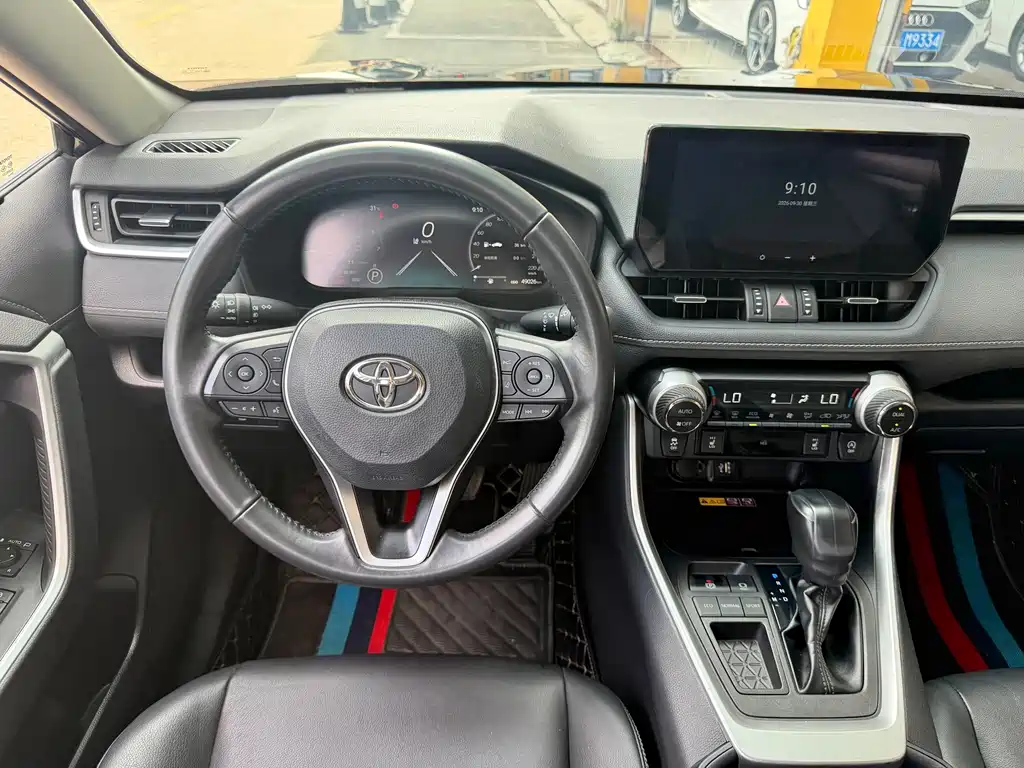 Toyota RAV4 — фото 9
