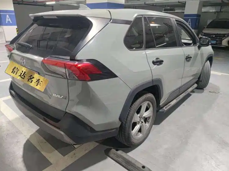 Toyota RAV4 — фото 3