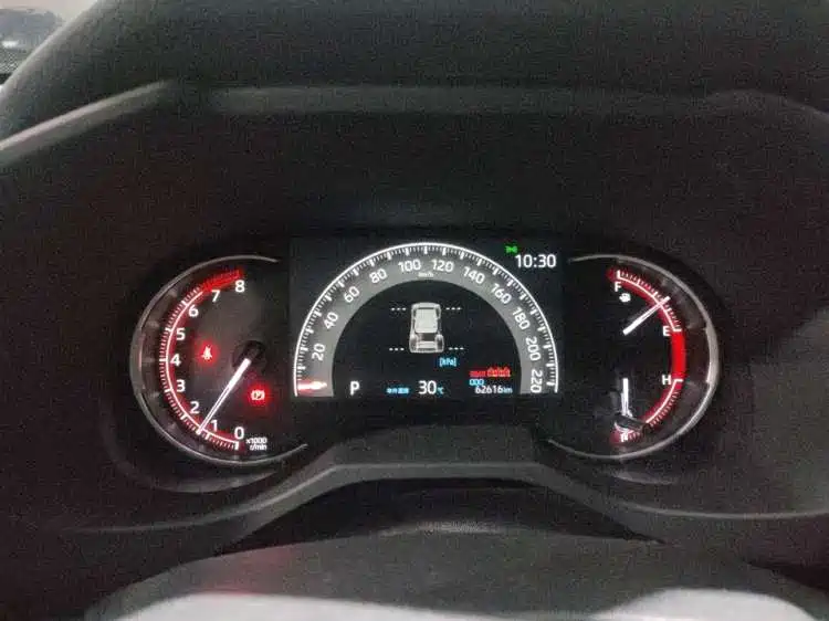 Toyota RAV4 — фото 7