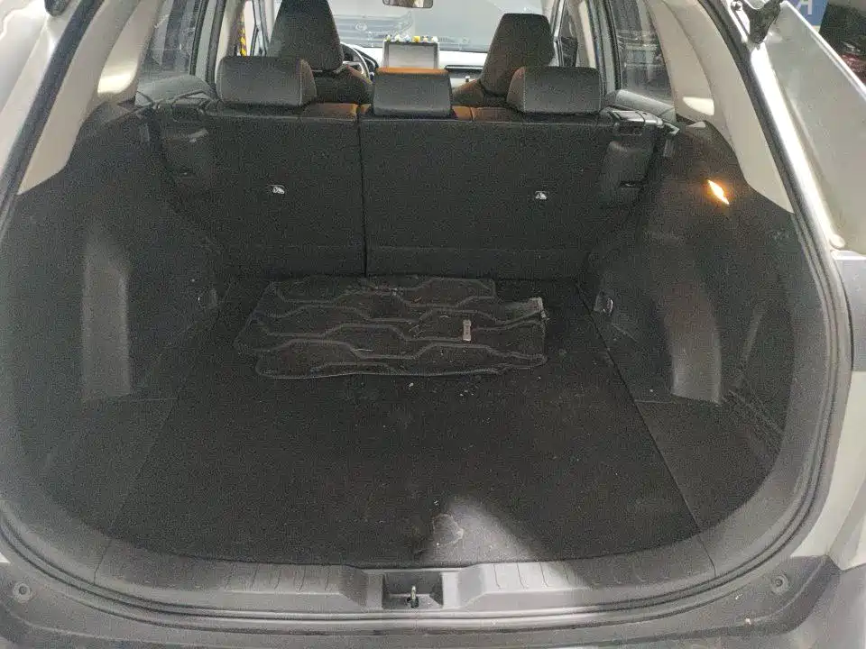 Toyota RAV4 — фото 9