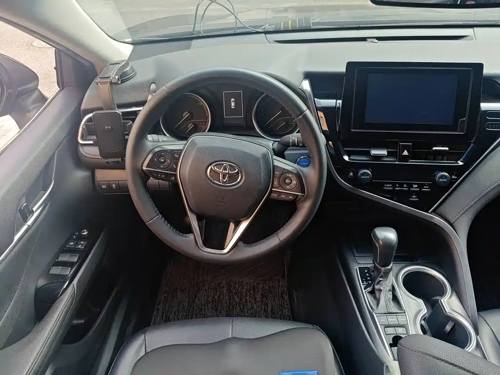 Toyota Camry — фото 6