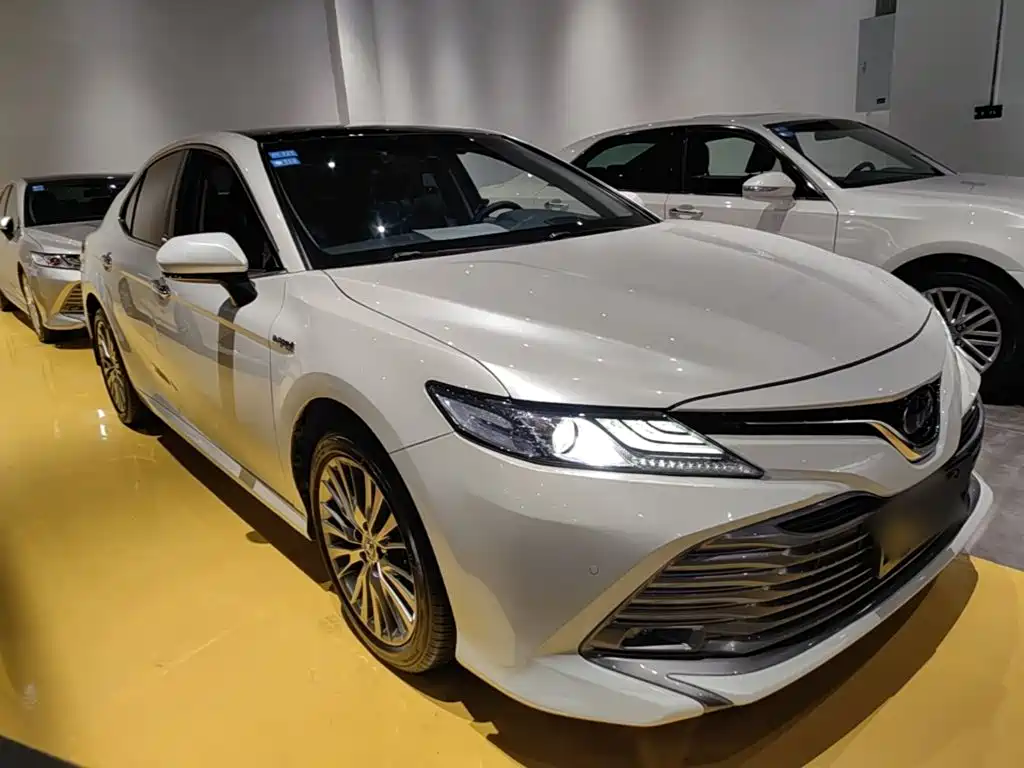 Toyota Camry — фото 4