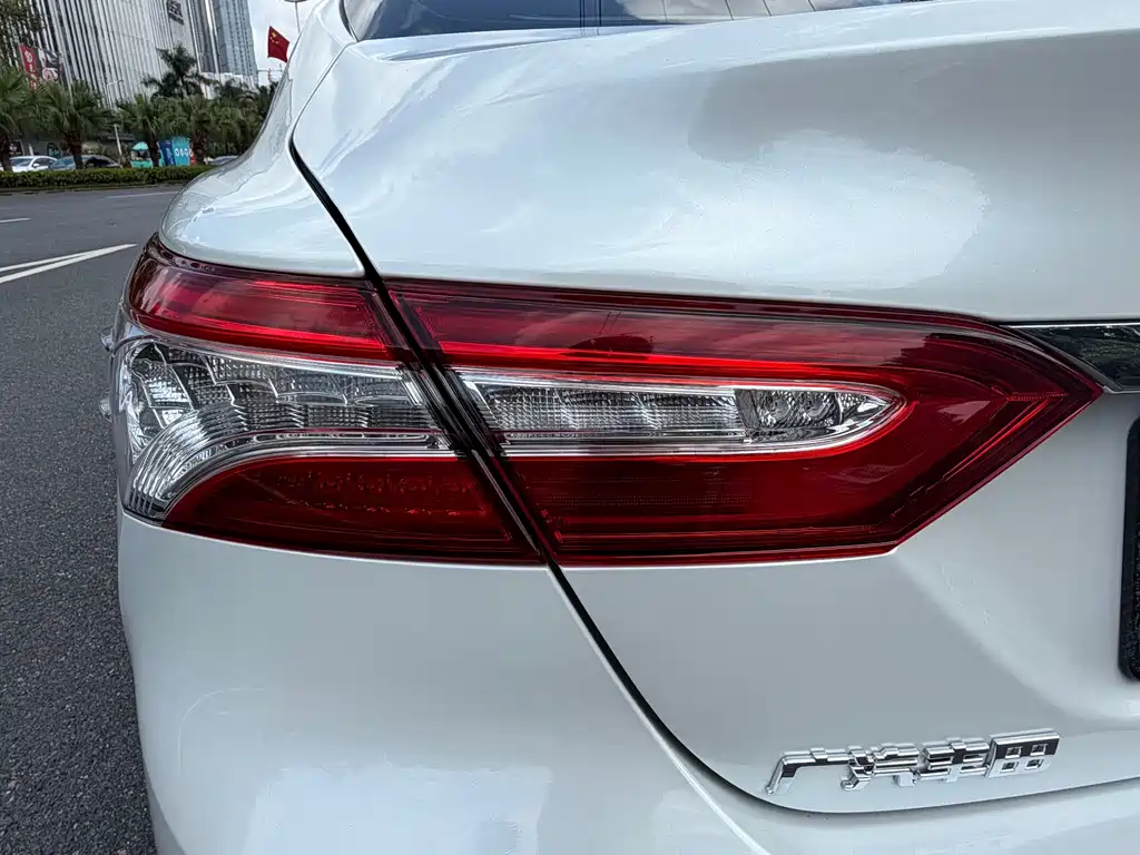 Toyota Camry — фото 21