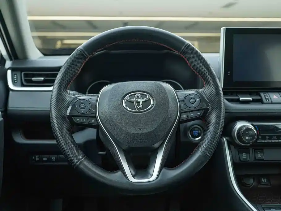 Toyota RAV4 — фото 15