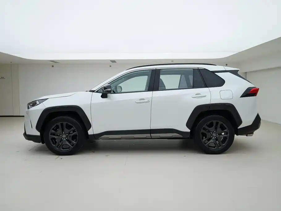 Toyota RAV4 — фото 3