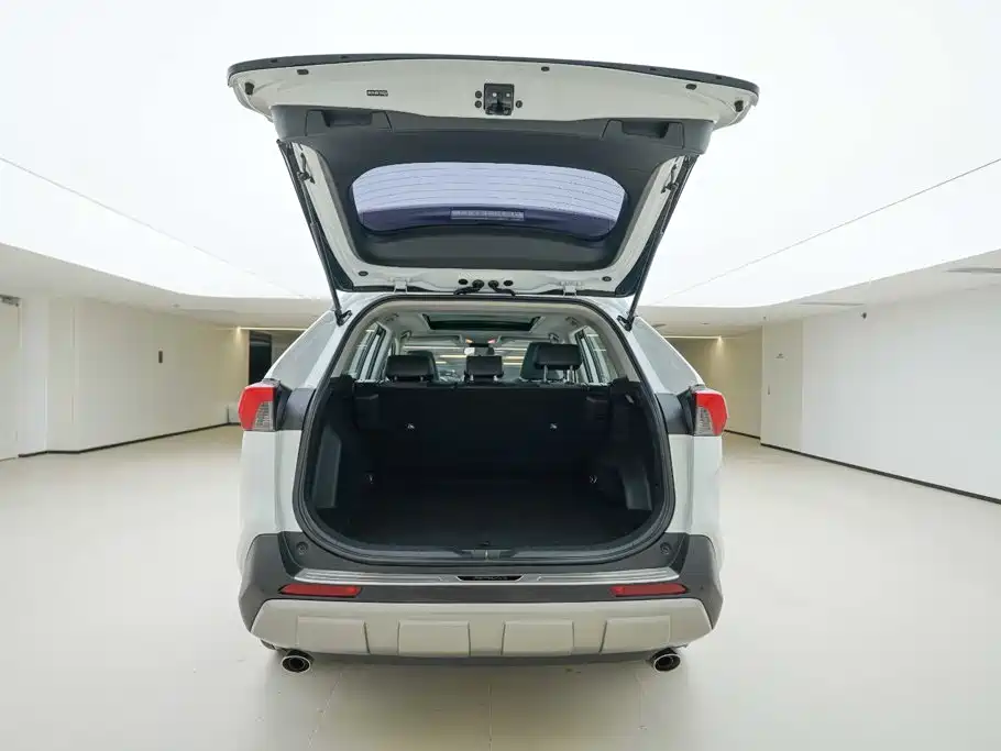 Toyota RAV4 — фото 5