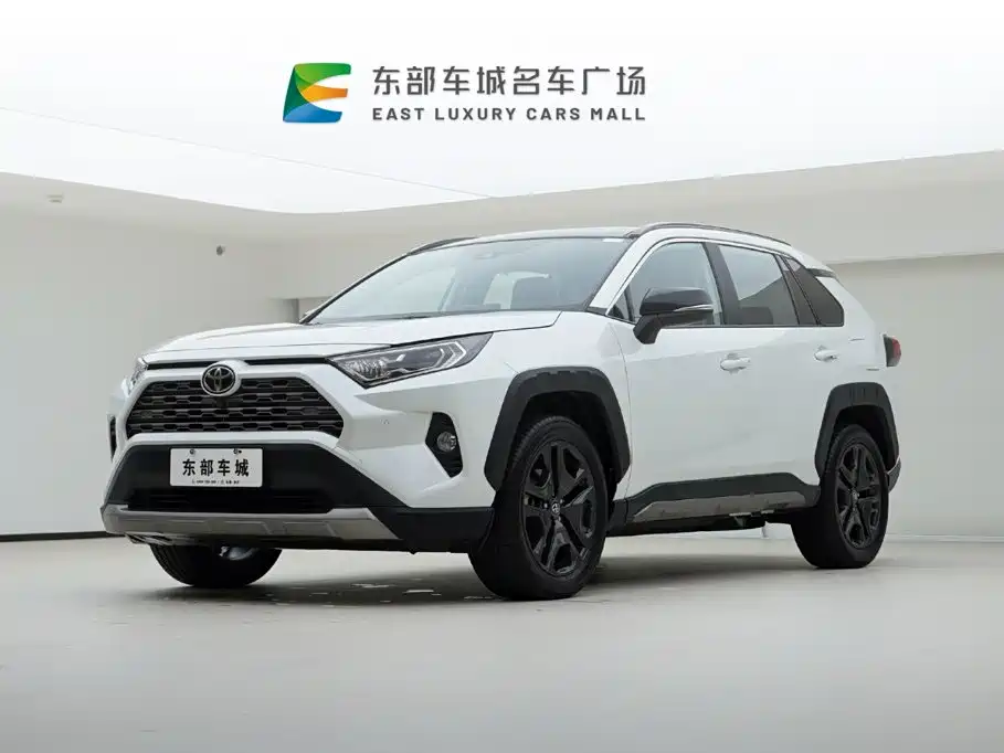 Toyota RAV4 — фото 1