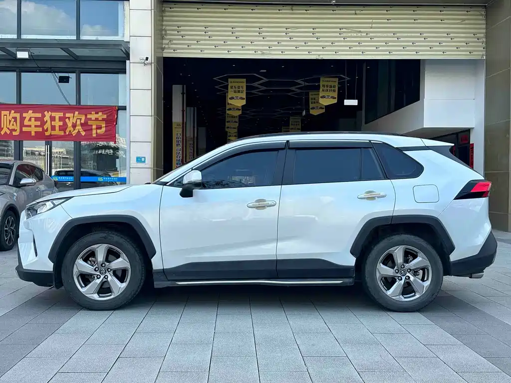 Toyota RAV4 — фото 3