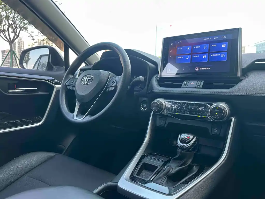 Toyota RAV4 — фото 9