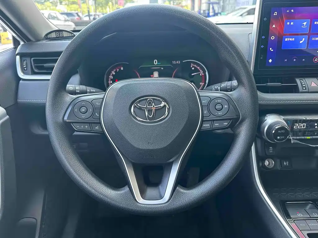 Toyota RAV4 — фото 10