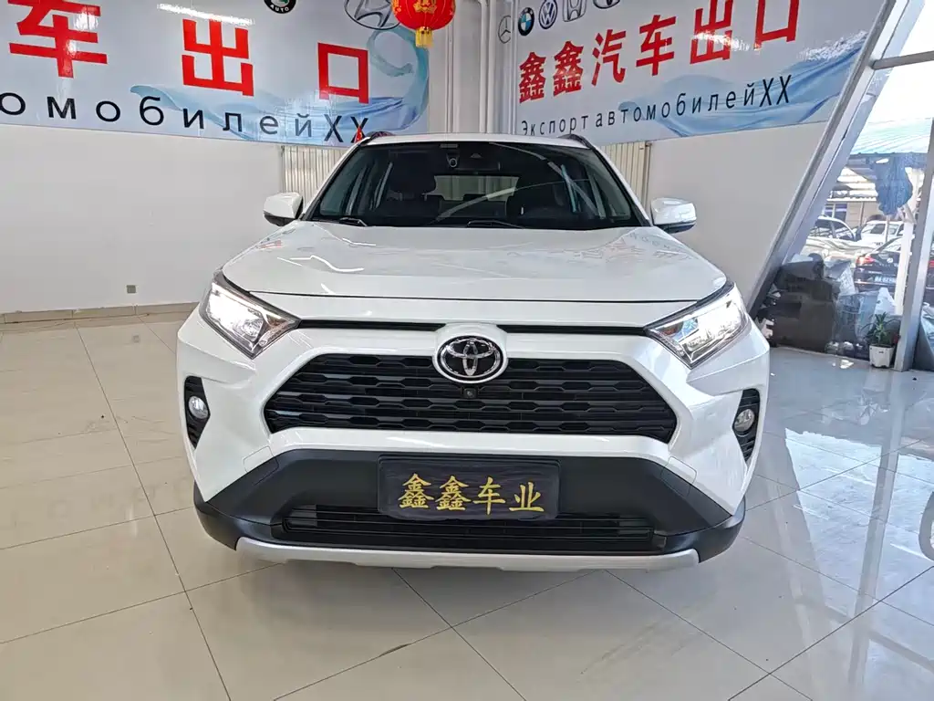 Toyota RAV4 — фото 2