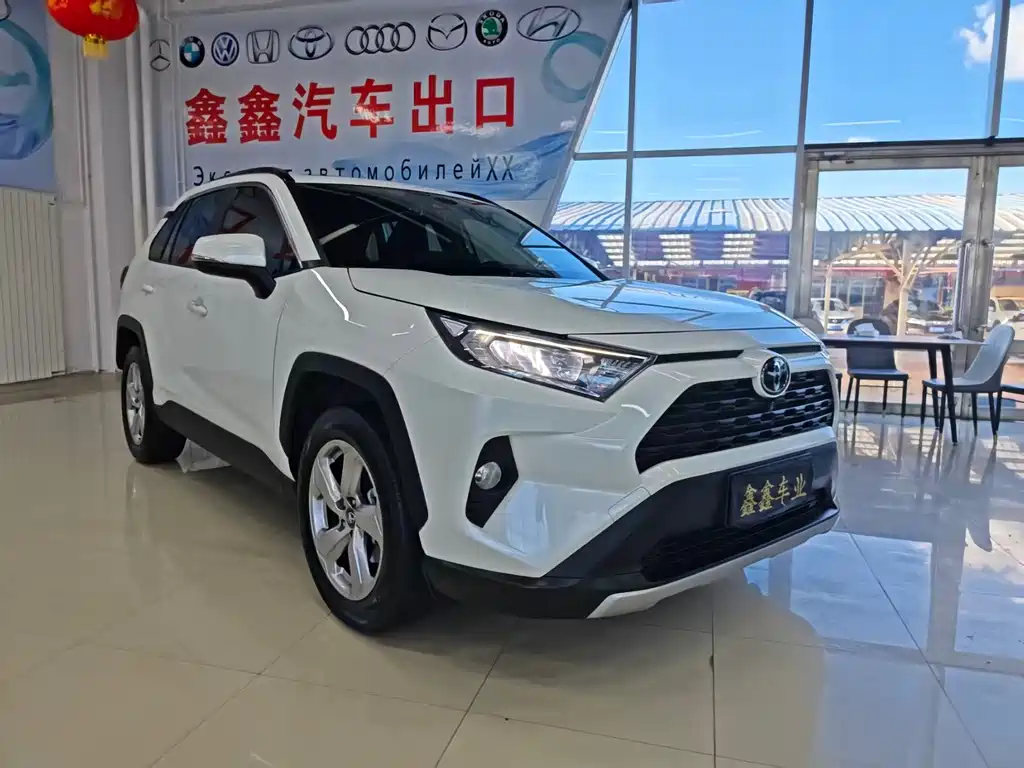 Toyota RAV4 — фото 3