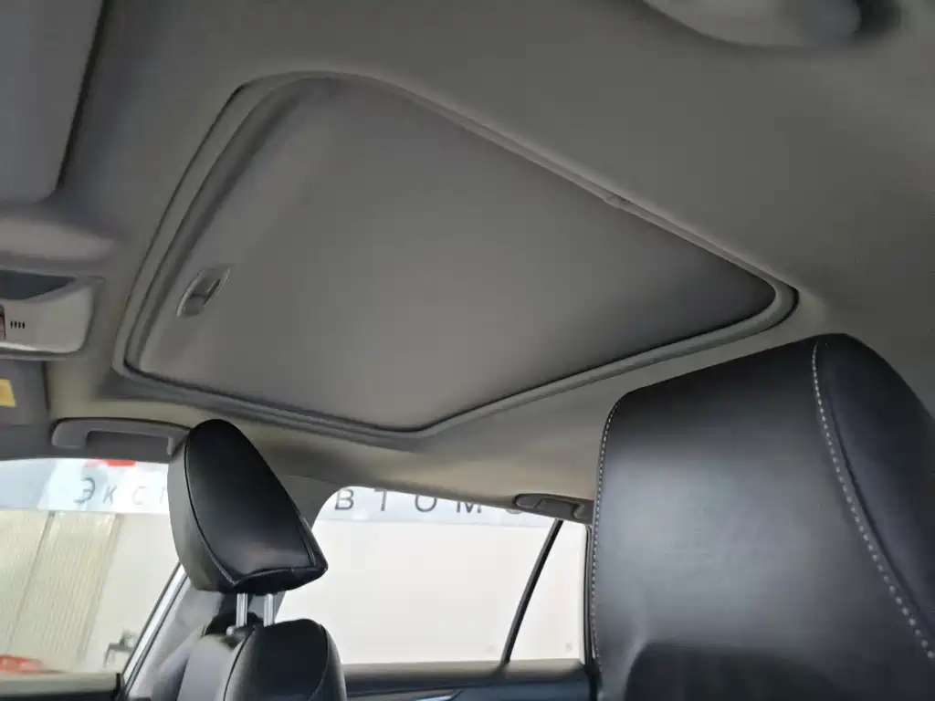 Toyota RAV4 — фото 6