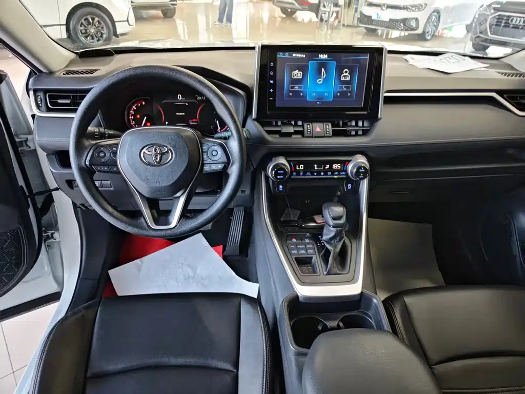 Toyota RAV4 — фото 10