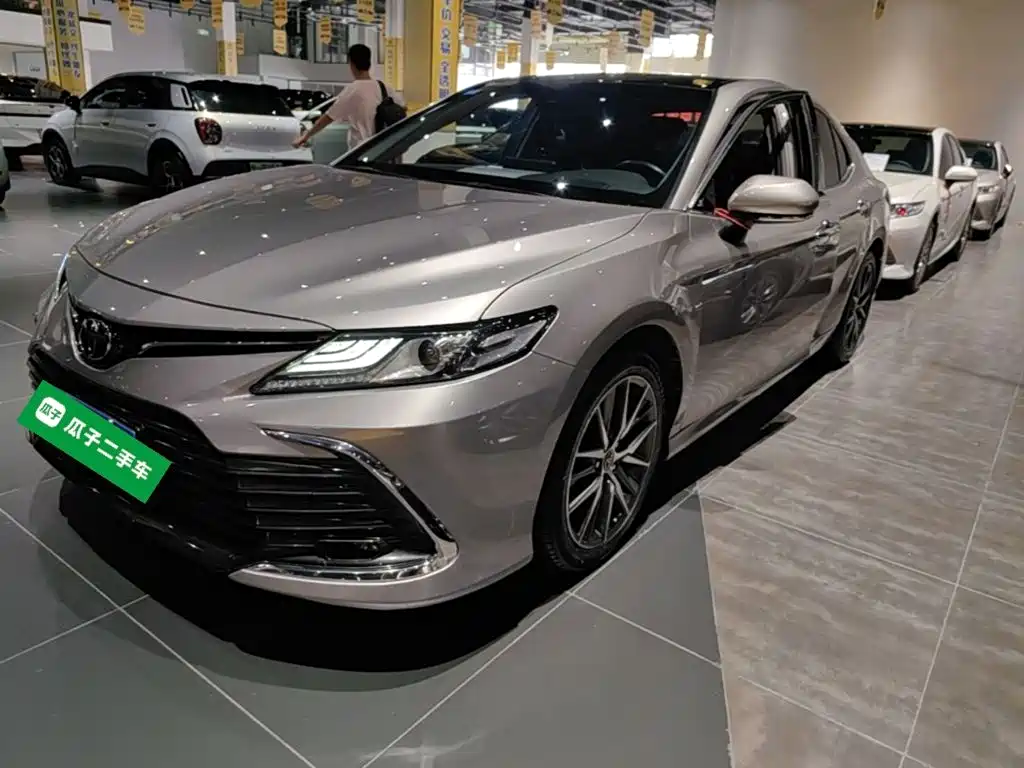 Toyota Camry — фото 2