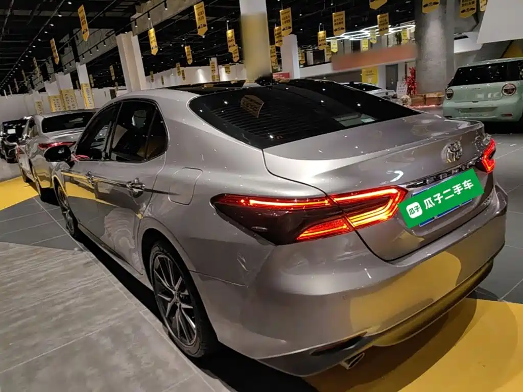Toyota Camry — фото 5