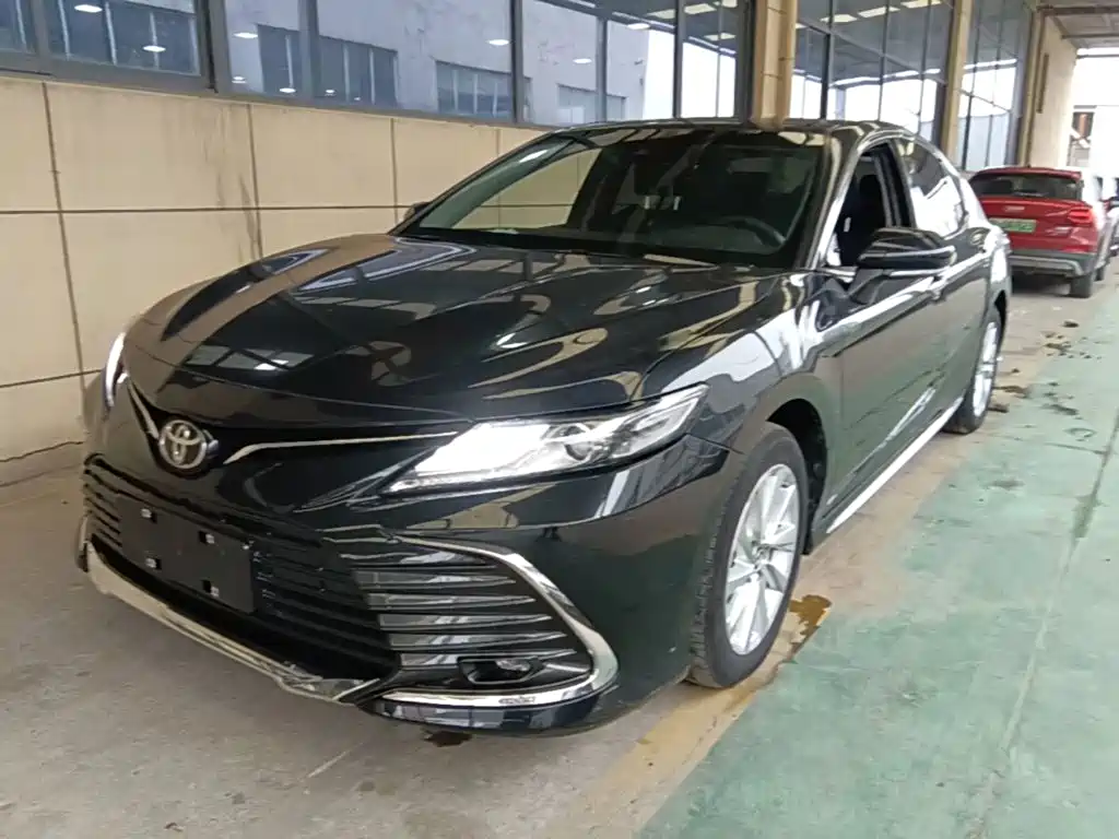 Toyota Camry — фото 2