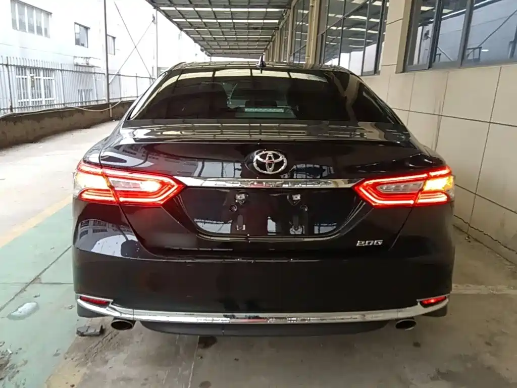 Toyota Camry — фото 6