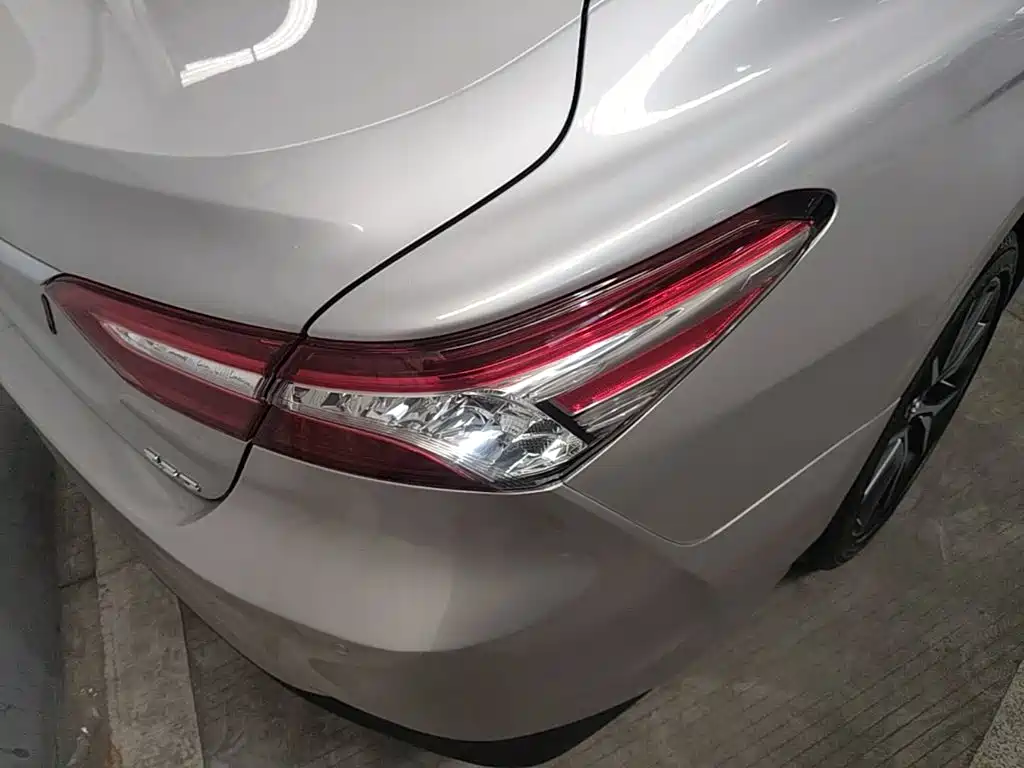 Toyota Camry — фото 8