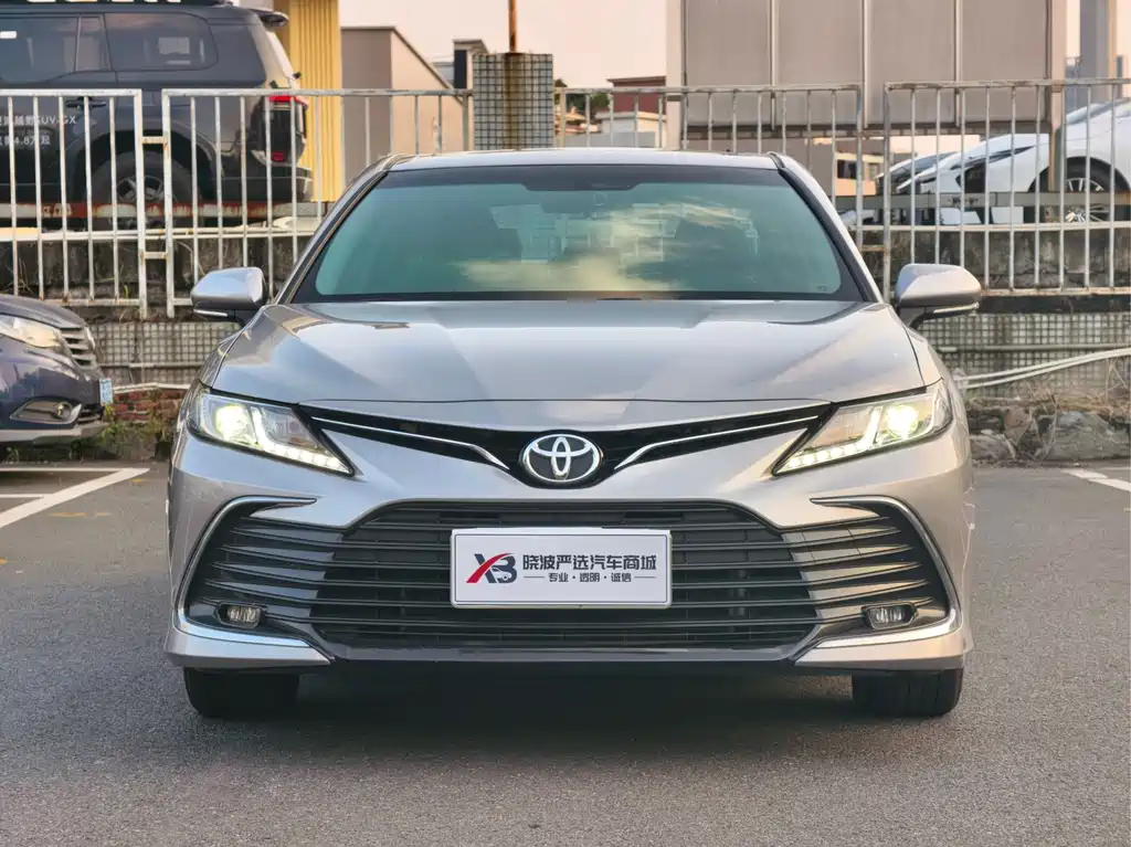 Toyota Camry — фото 2