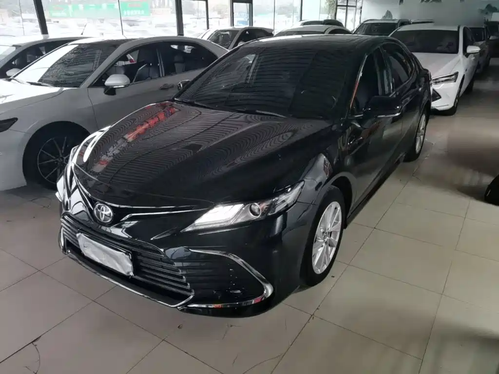 Toyota Camry — фото 2