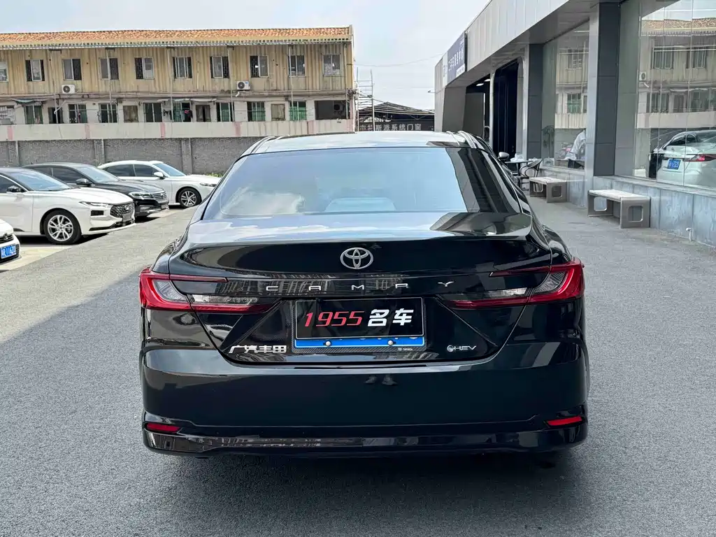Toyota Camry — фото 8