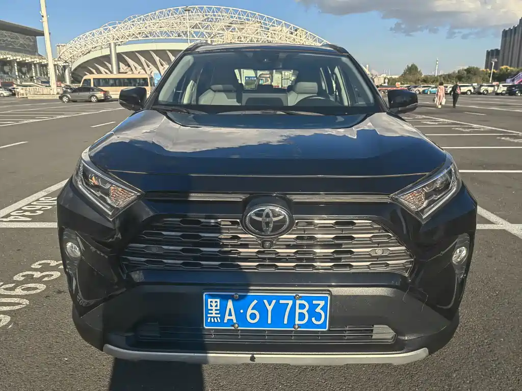 Toyota RAV4 — фото 2