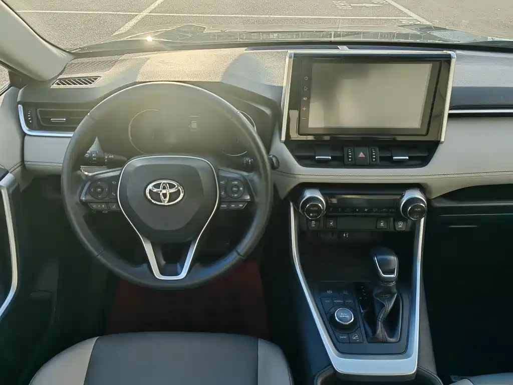 Toyota RAV4 — фото 18