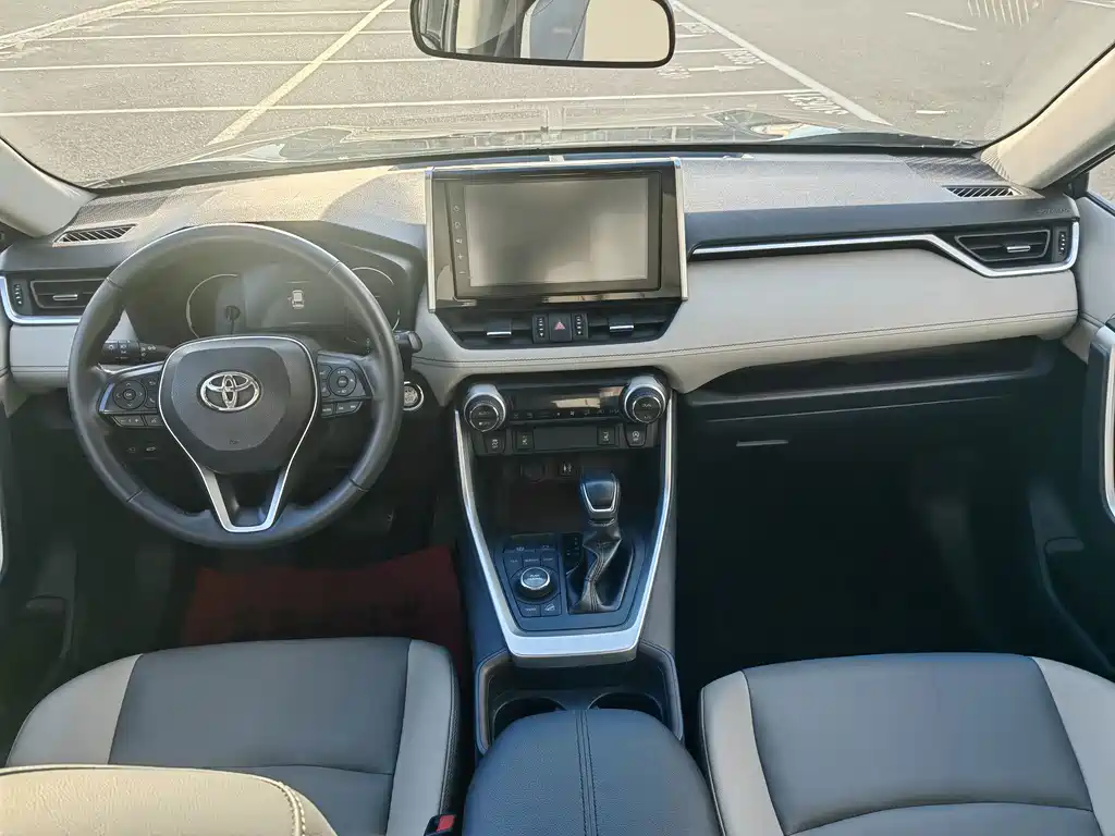 Toyota RAV4 — фото 19