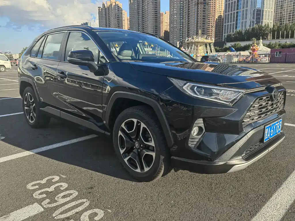 Toyota RAV4 — фото 3