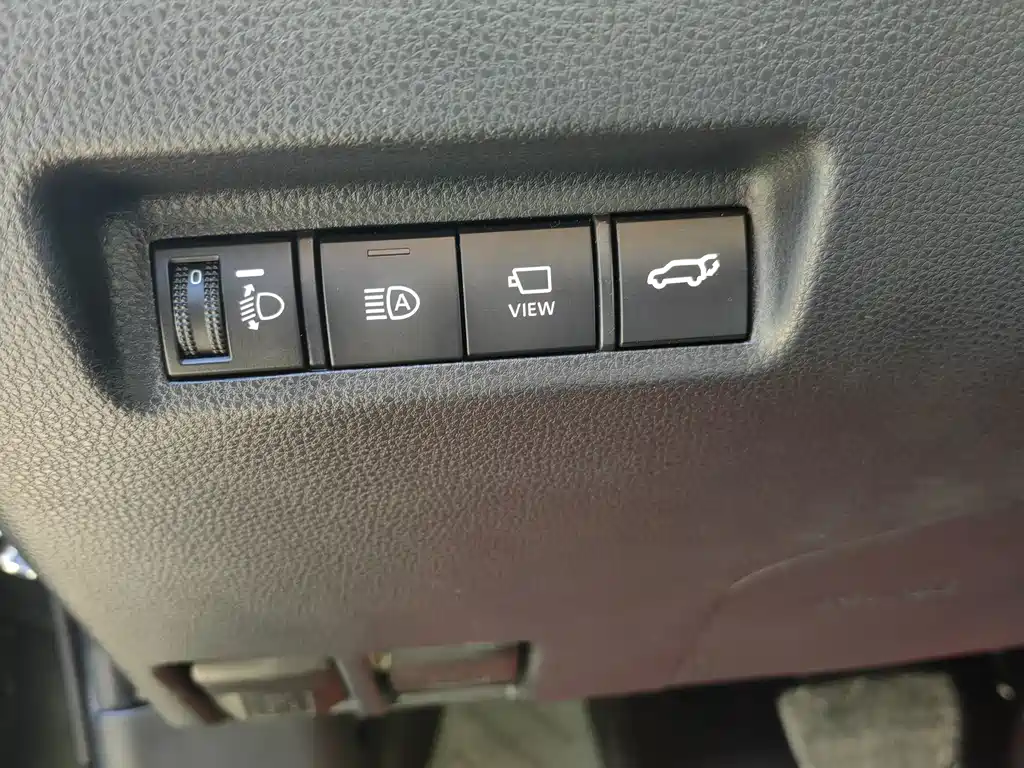 Toyota RAV4 — фото 21