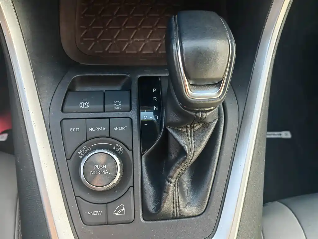 Toyota RAV4 — фото 22