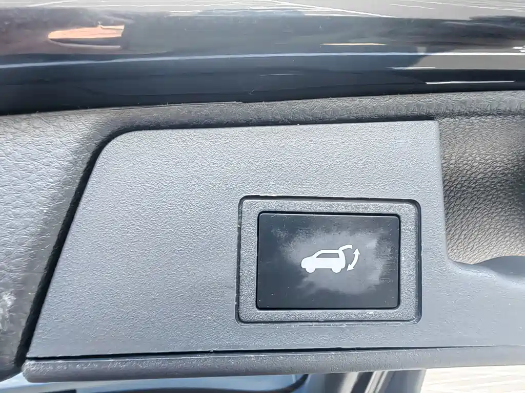Toyota RAV4 — фото 24