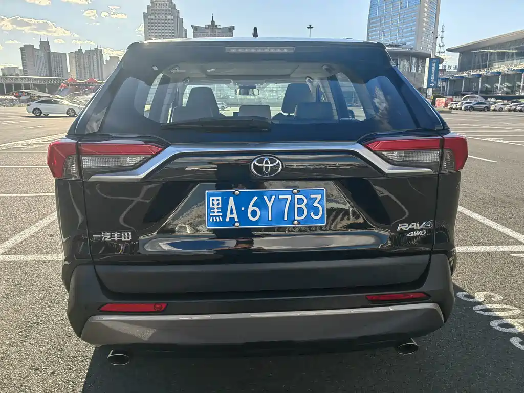 Toyota RAV4 — фото 4
