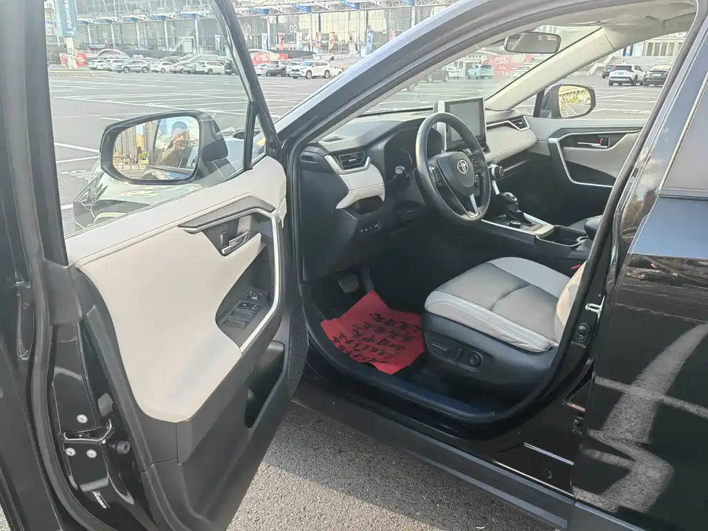 Toyota RAV4 — фото 10