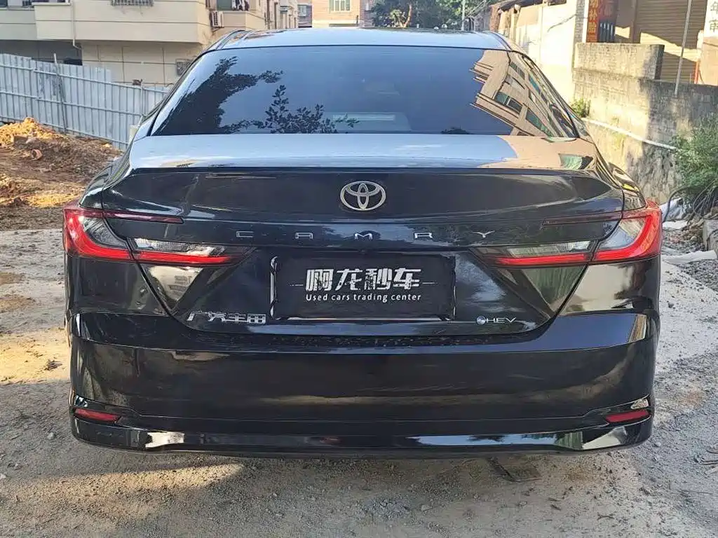 Toyota Camry — фото 8